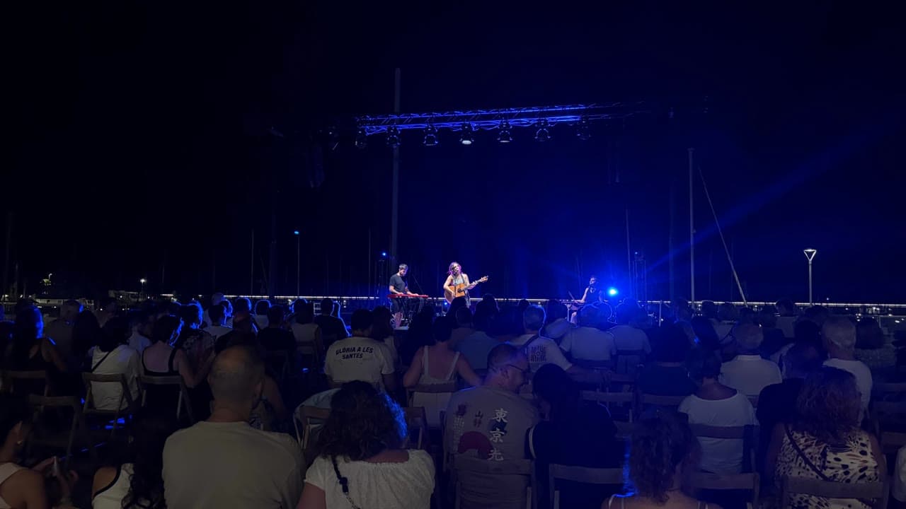 Suu es fica el públic del Posidònia Fest a la butxaca amb el seu ‘Material sensible’