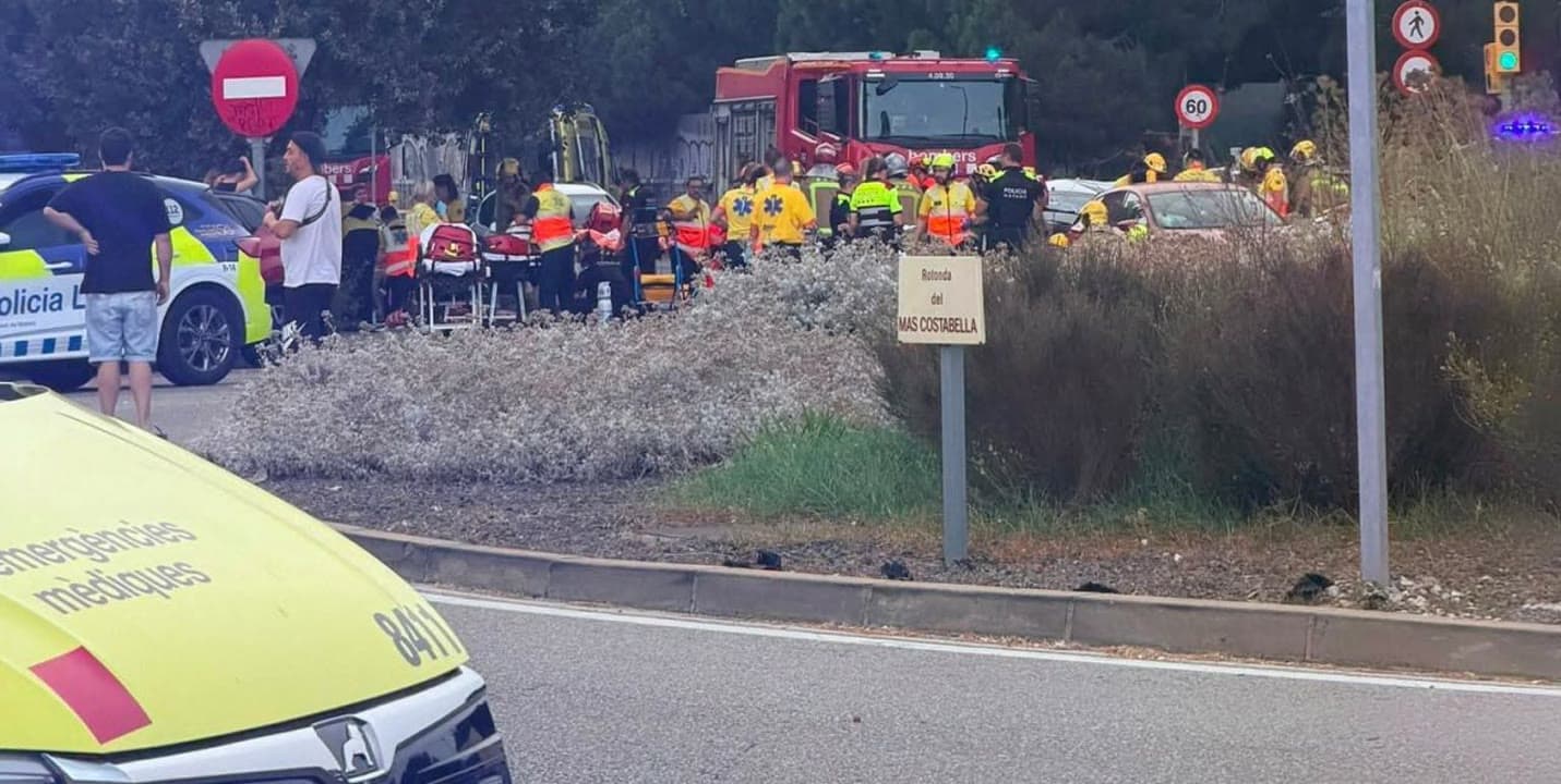 Mor el menor ferit crític en l'accident múltiple de la rotonda d'accés a la C-60 
