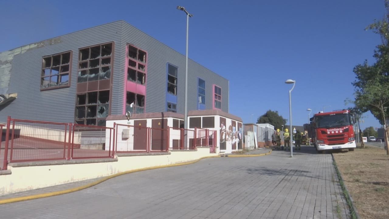 Mataró ofereix ple suport a Punt Roma per accelerar la reconstrucció de la nau cremada