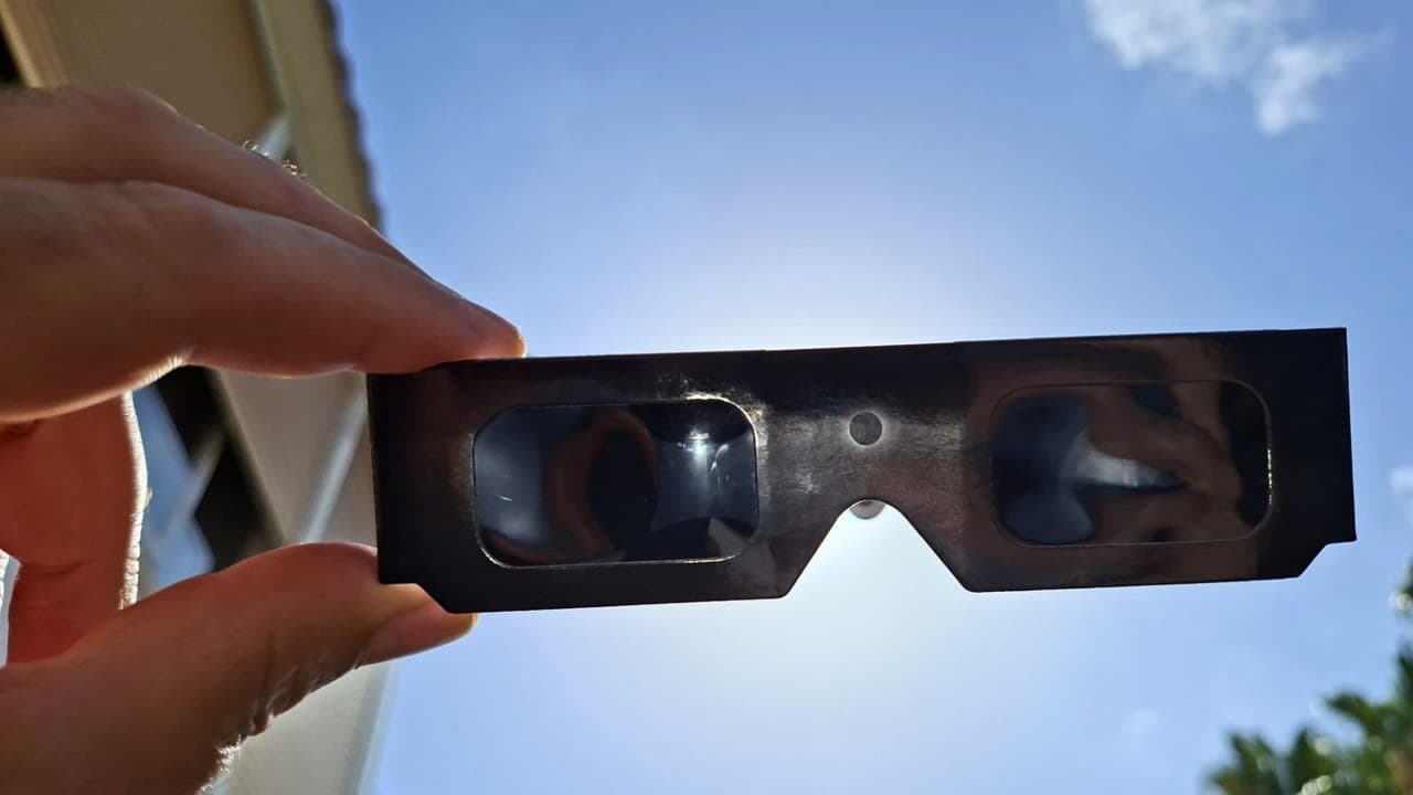 On i com mirar el cel a Mataró durant l'eclipsi de sol d'aquest dimecres