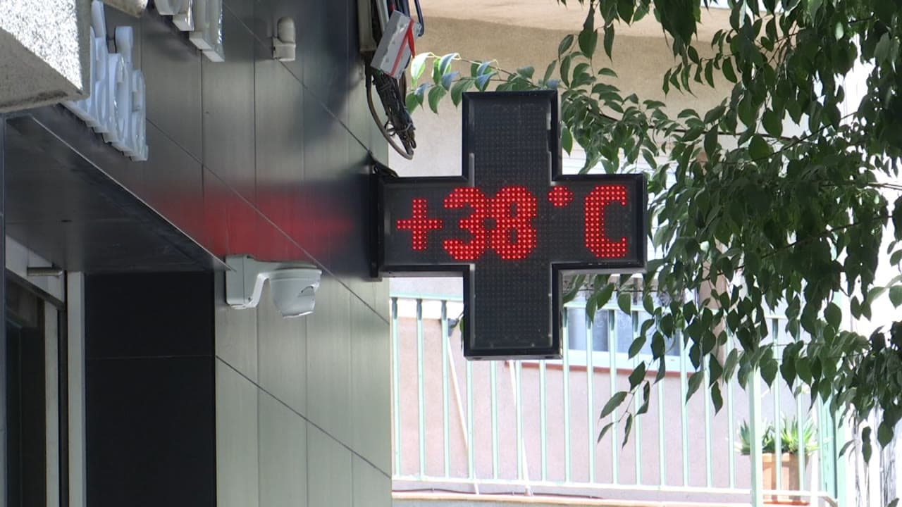 Els mataronins s'adapten a la calor de rècord