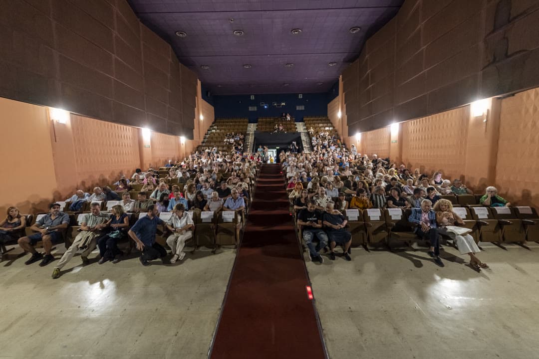 La Casa de Peret omple el Foment Mataroní