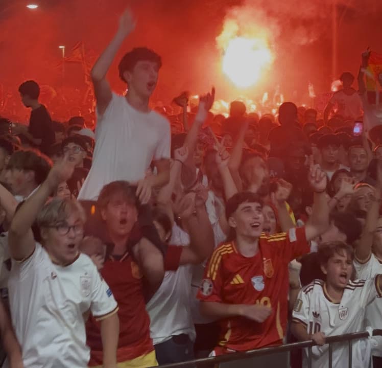Lamine Yamal guanya el seu primer Mundial amb Espanya i desferma la bogeria al Parc Central