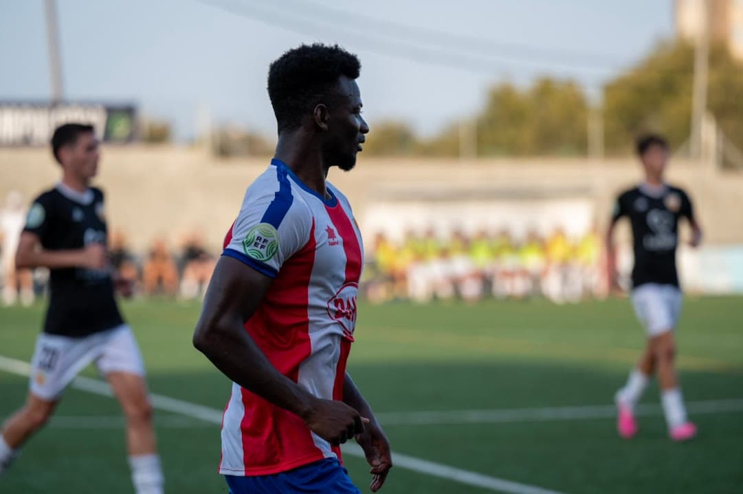 El jugador de la UE Vilassar de Mar Master Kanteh ja és fora de l’hospital