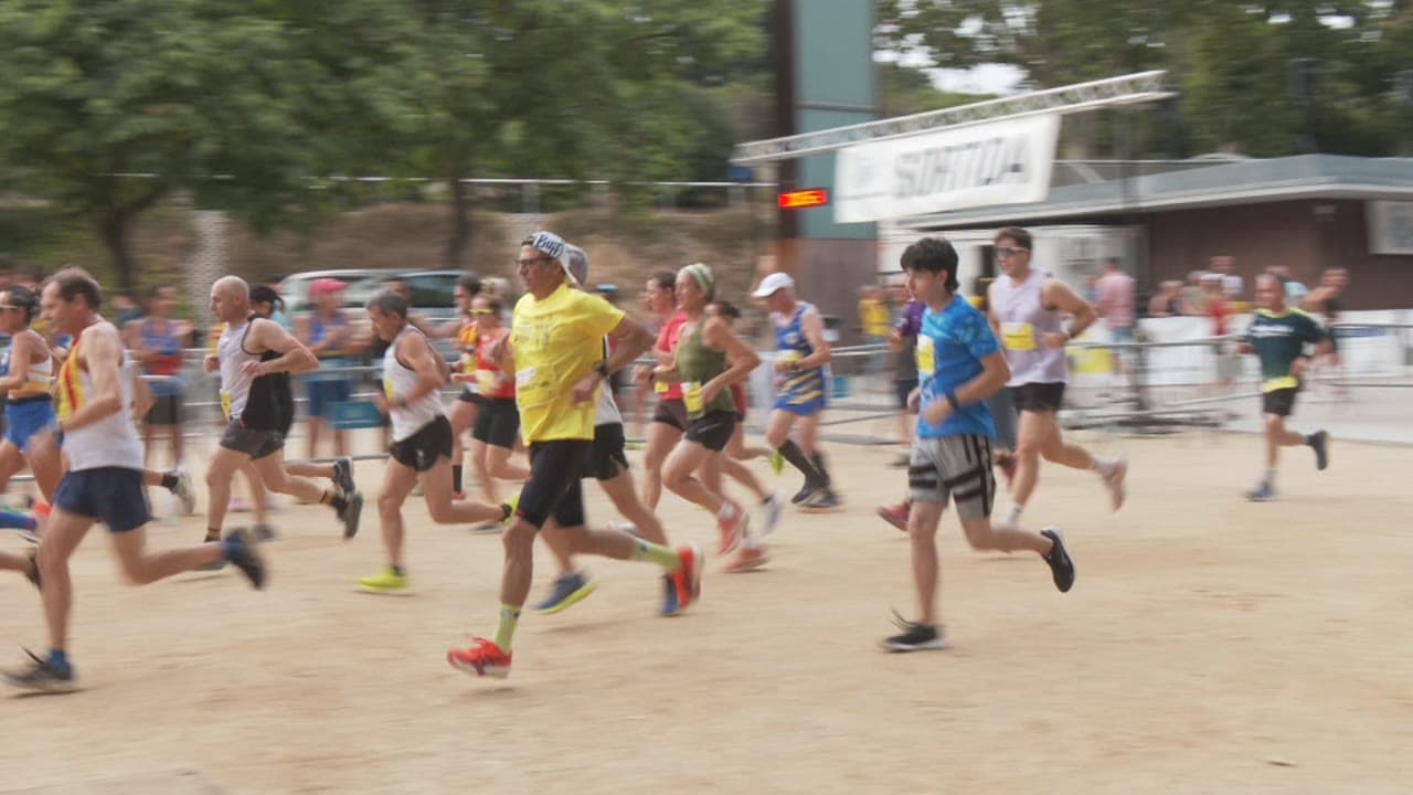 La Mitja marató per relleus s'adapta a la onada de calor