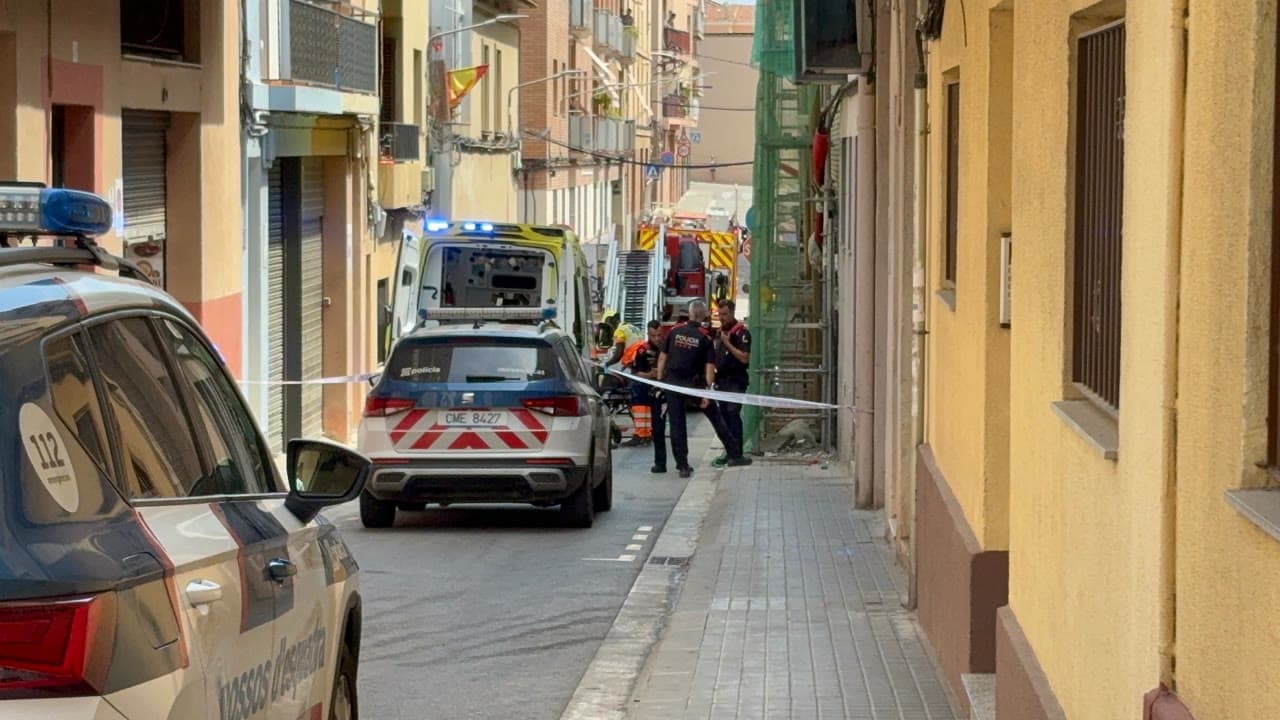 Un treballador resulta ferit en caure d’una bastida en unes obres a Cerdanyola