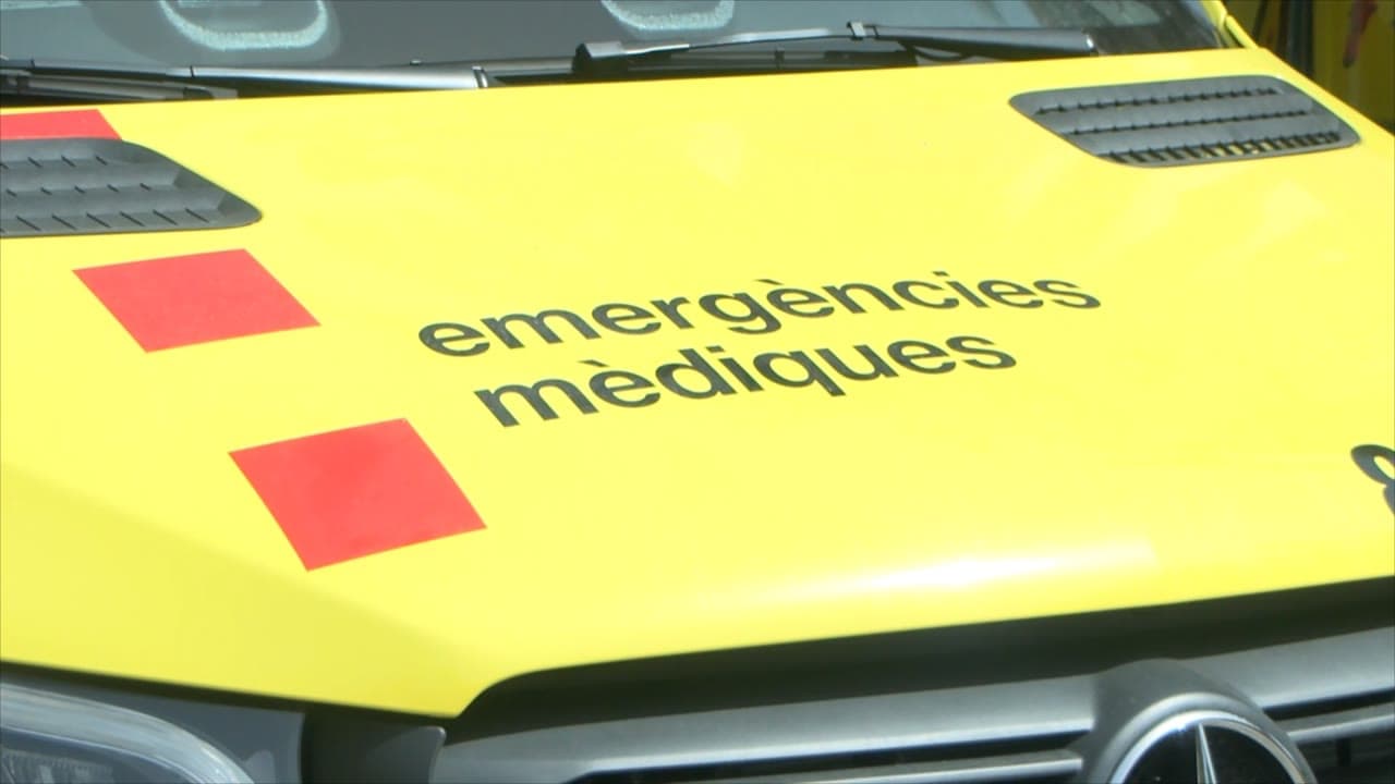 Dos menors ferits, un d'ells crític, en un accident múltiple a la rotonda d'accés a la C-60 de Mataró