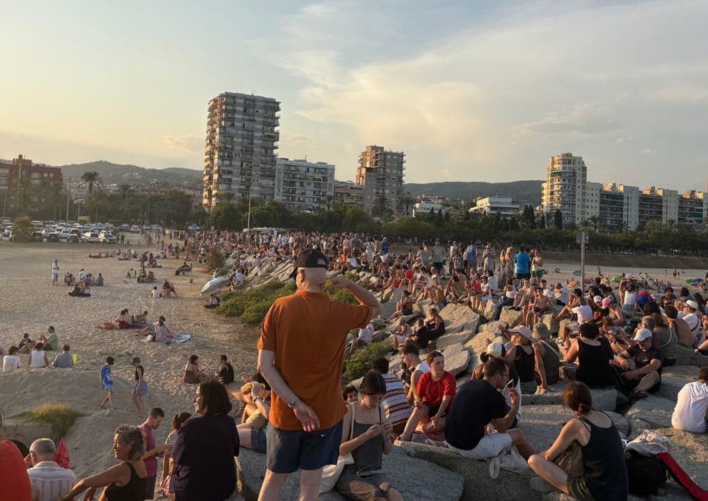 Mataró s’entrega totalment a l’eclipsi parcial